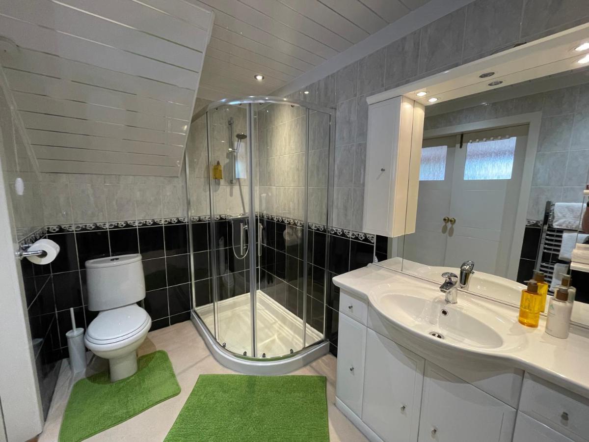 Blackburn Villa B&B แอร์ ภายนอก รูปภาพ
