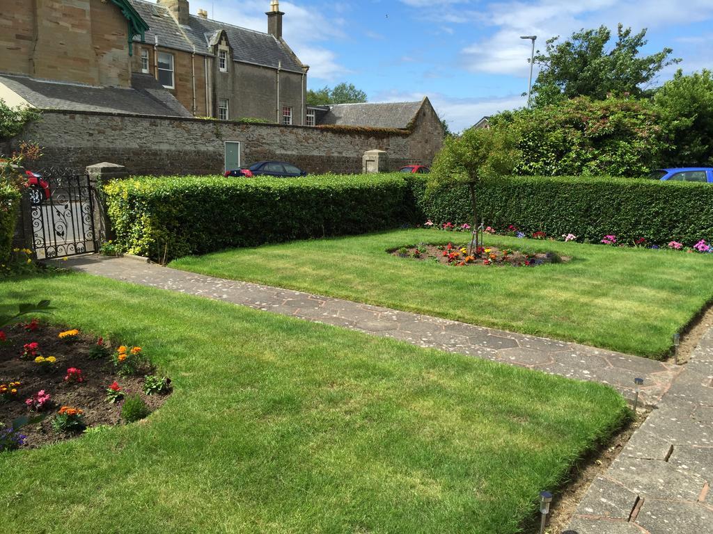 Blackburn Villa B&B แอร์ ภายนอก รูปภาพ